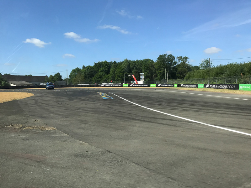 ユノディエールの途中にあるシケイン。ここは一般道ではなく、レース用にだけ使われる