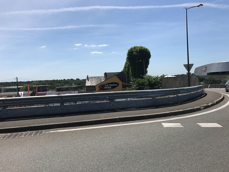 ユノディエールの入り口にあるテルトル・ルージュコーナー近くには"テルトル・ルージュ”という居酒屋があった