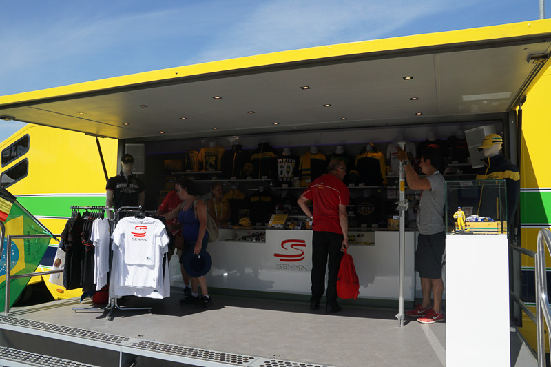 アイルトン・セナショップも……