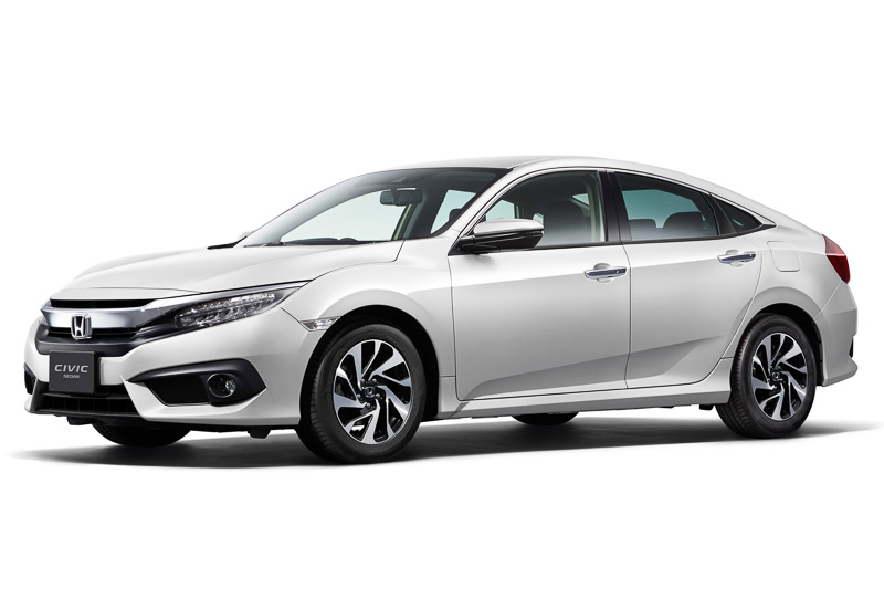 セダンとハッチバックの共通色である「ホワイトオーキッド・パール」（左）と「ルナシルバー・メタリック」（右）