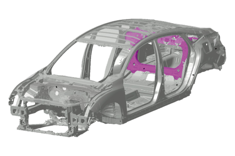 セダン（左）では「環状リアバルクヘッド」、ハッチバック（右）では「リアまわり環状骨格」を採用。環状リアバルクヘッドでは閉断面部材を環状配置して、高い剛性と広いトランクスルー開口部を両立。リアまわり環状骨格ではテールゲート取り付け部とリアダンパー取り付け部で環状骨格を形成し、開口部の大きなハッチバックボディながらセダン同等の剛性を実現している