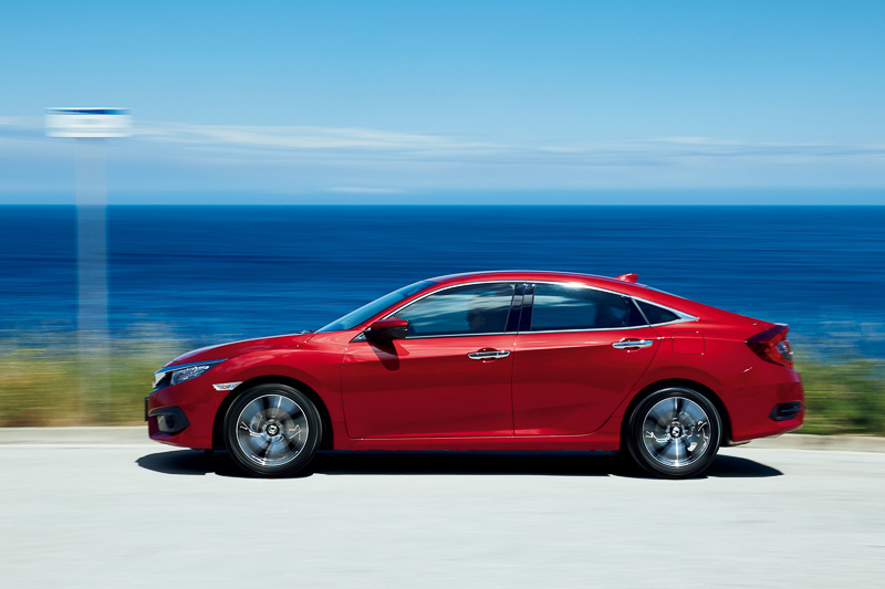 シビック セダンの走行イメージ