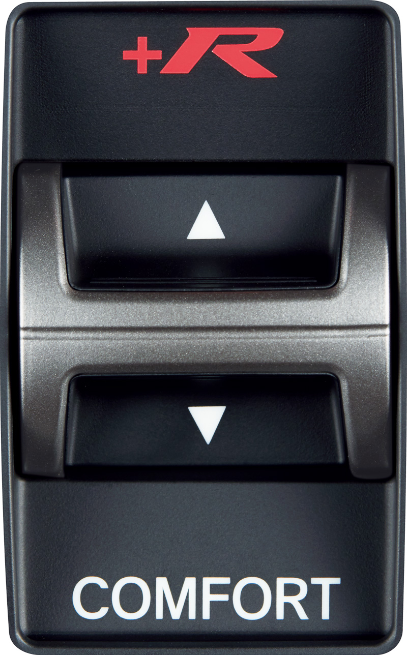 新アイテム「ドライブモード」のトグルスイッチ。エンジン始動時は「SPORT」が選択され、後方側に操作すると「COMFORT」、前方側に操作すると「＋R」にモードチェンジする。「COMFORT」選択時に前方に動かす、または「＋R」選択時に後方に動かすと「SPORT」になる