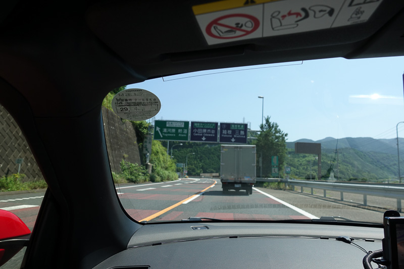 目指せ箱根ターンパイク。白ナンバーがどう判断されるかを見極めるために！　……しかし（笑）