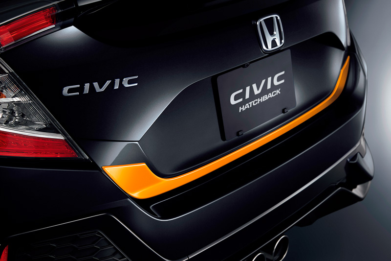 「テールゲートガーニッシュ」（オレンジ）：4万3200円