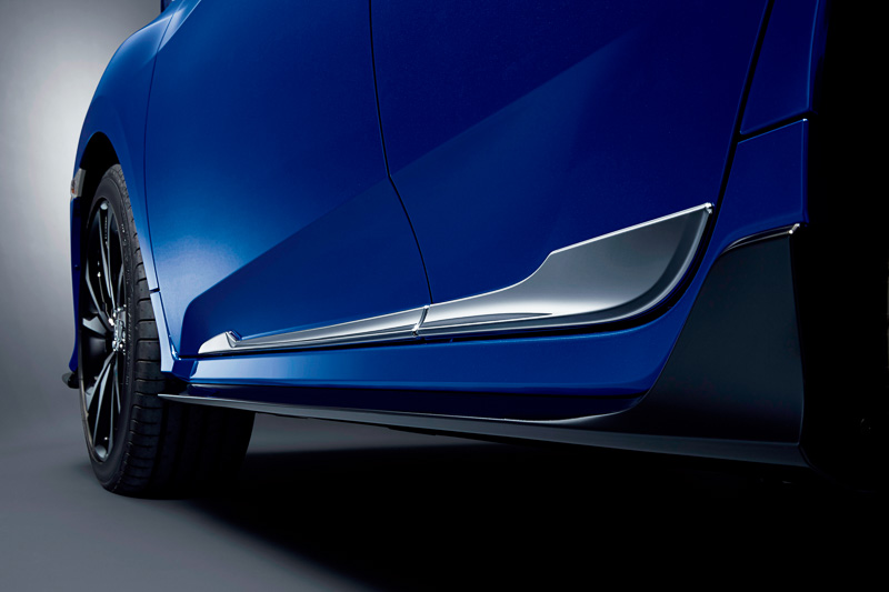 ドアロアガーニッシュ（クロームメッキ）フロント・リア用左右4枚セット：3万7800円