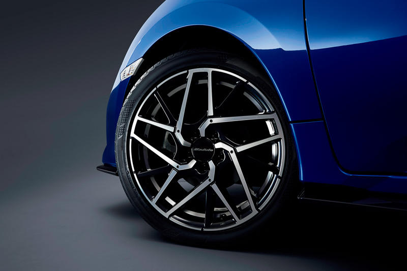 アルミホイール「MS-038」（切削/ガンパウダーブラック塗装）：4万5360円/本