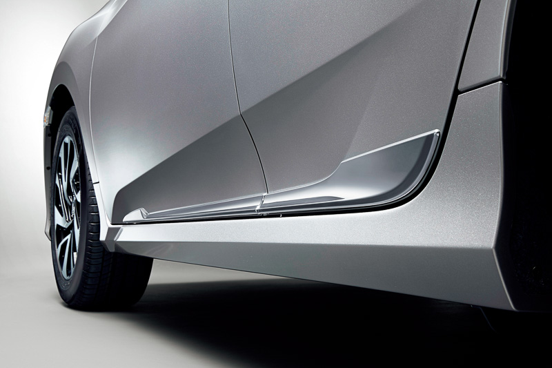 ドアロアガーニッシュ（クロームメッキ）フロント・リア用左右4枚セット：3万7800円