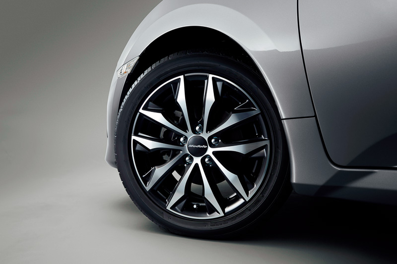 アルミホイール「MS-035」（切削/グリントブラック塗装）：3万2400円/本