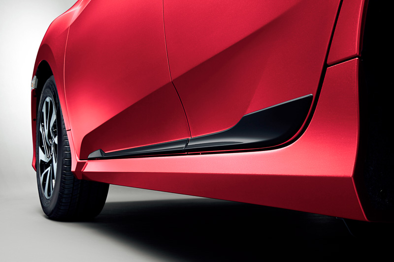 ドアロアガーニッシュ（ブラック）フロント・リア用左右4枚セット：3万2400円