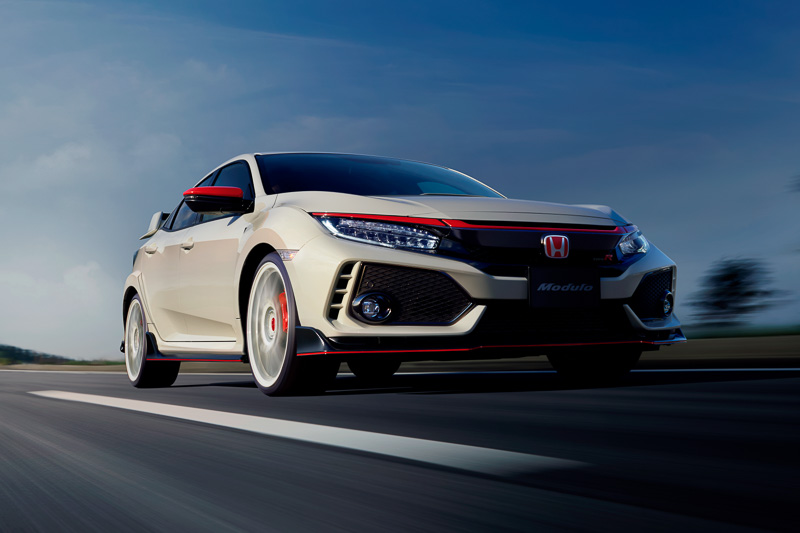 純正アクセサリーを着用した新型シビック「TYPE R」