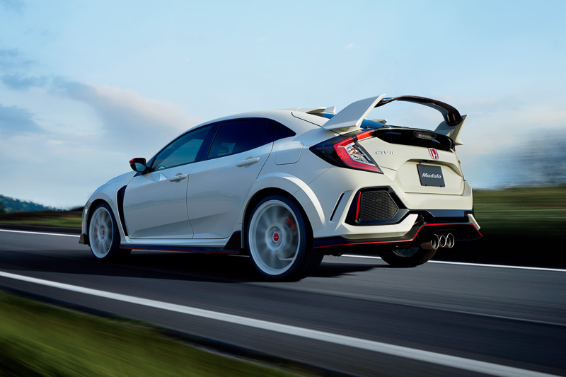 純正アクセサリーを着用した新型シビック「TYPE R」