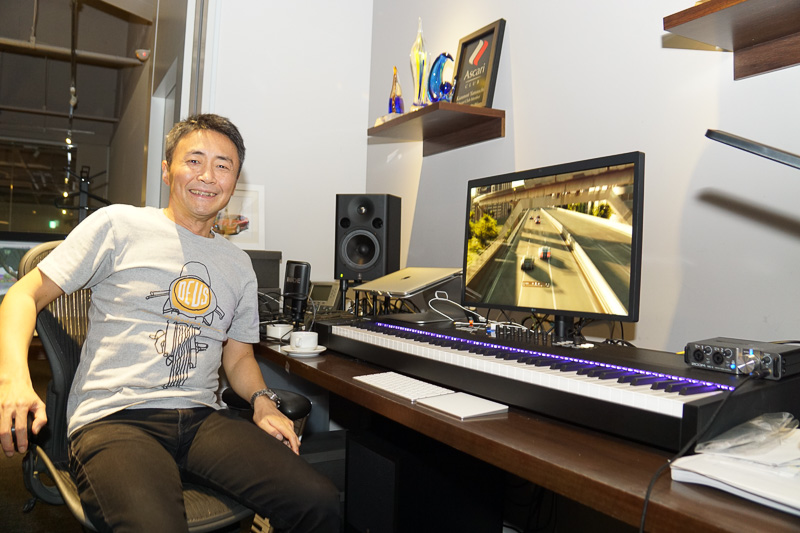 自身の作業スペースを披露した「グランツーリスモ」シリーズプロデューサーの山内一典氏
