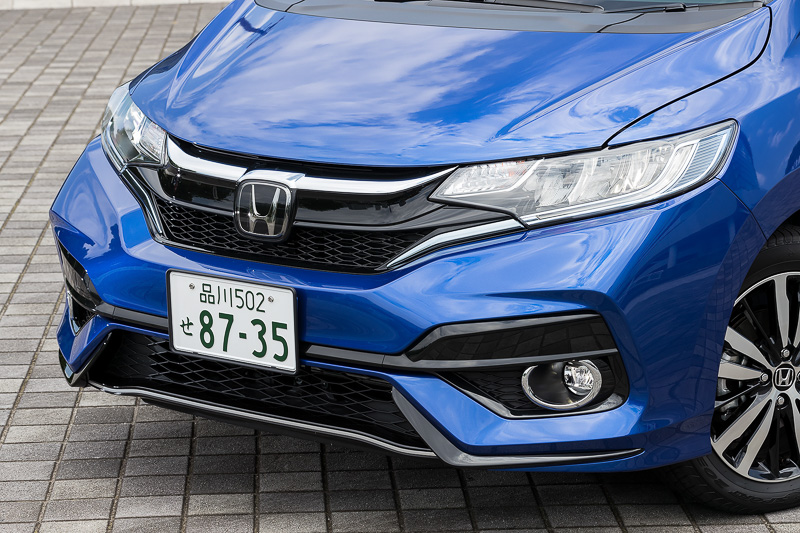 ハイブリッド・S Honda SENSINGとRS Honda SENSINGでは全長が55mm拡大される「スポーティバンパー」を車両前後に装着