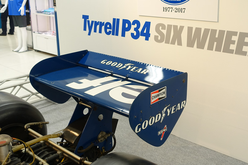 ウィングはタイレル P34のスタンダード版。日本グランプリでは富士スピードウェイの長いストレートに対応したスペシャルウィングが使われた