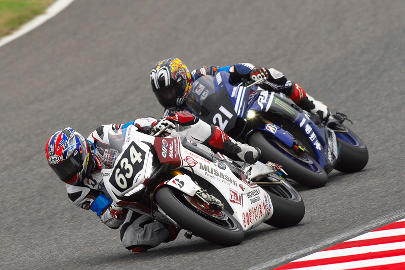 しかし次第に634号車と21号車の戦いになる