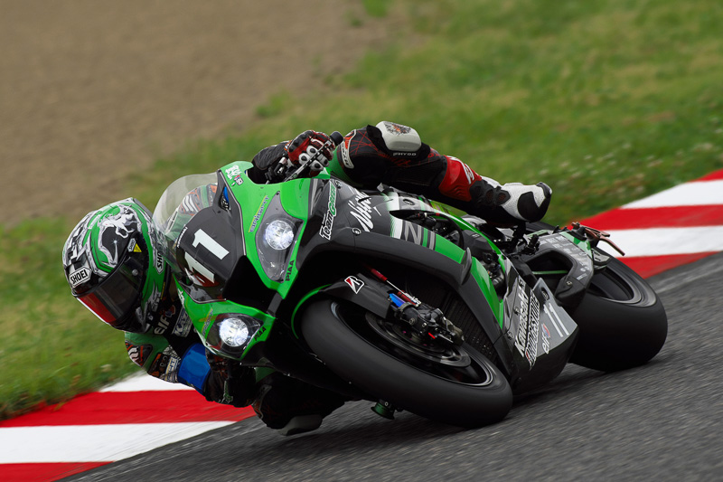 11号車はやや遅れるも、3番手を堅持