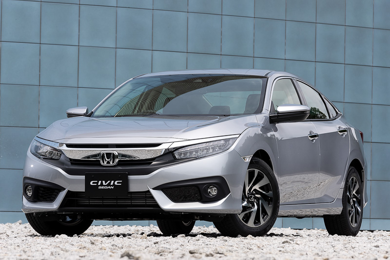 シビック セダン。撮影車両のボディカラーは「ルナシルバー・メタリック」