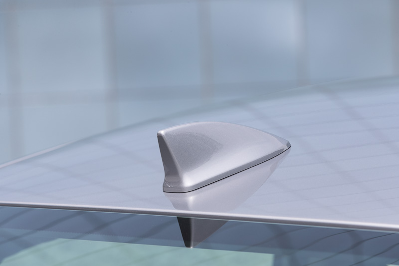 アンテナはシャークフィンタイプ