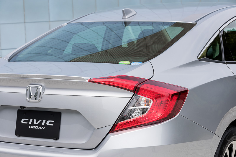 ルーフからフェンダーにかけてのラインはクーペのような印象