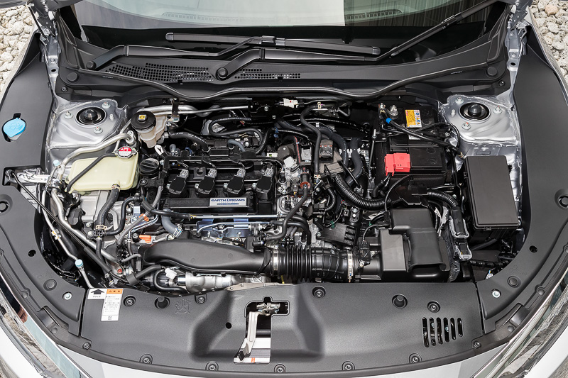 直列4気筒DOHC 1.5リッター直噴VTECターボエンジンを横置きで搭載