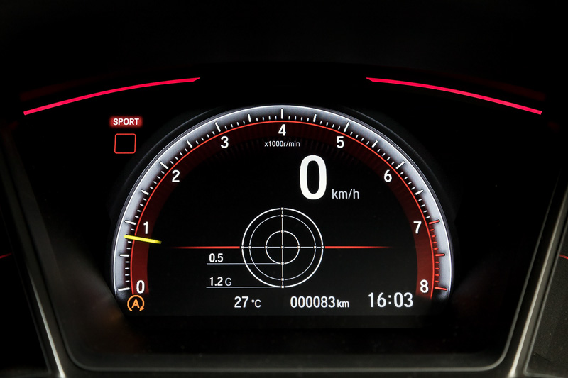 レブインジケーターやGセンサー、ストップウォッチ表示など専用モードを用意