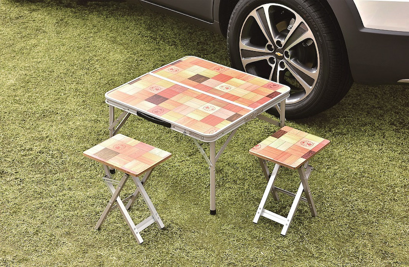 テーブル＆椅子セット（折り畳み式のローテーブルとスツール2脚のセット）