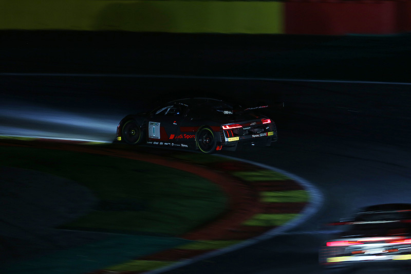 明け方のバスストップ・シケインのブレーキングバトル