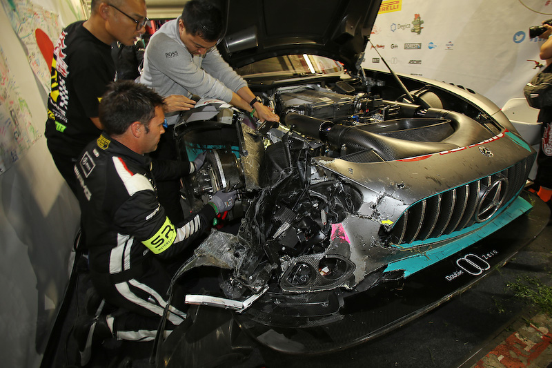 シャシーのダメージが激しくリタイヤとなったGOODSMILE RACING ＆ TeamUKYOのMercedes-AMG GT3