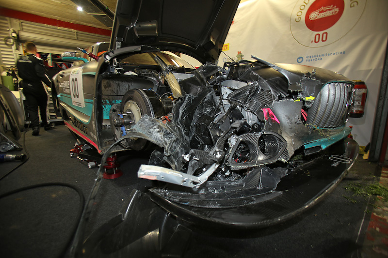 シャシーのダメージが激しくリタイヤとなったGOODSMILE RACING ＆ TeamUKYOのMercedes-AMG GT3