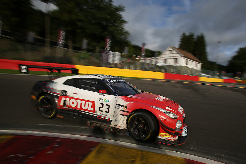 ラ・ソースコーナーをクリアするNISSAN GT-R NISMO GT3（23号車）