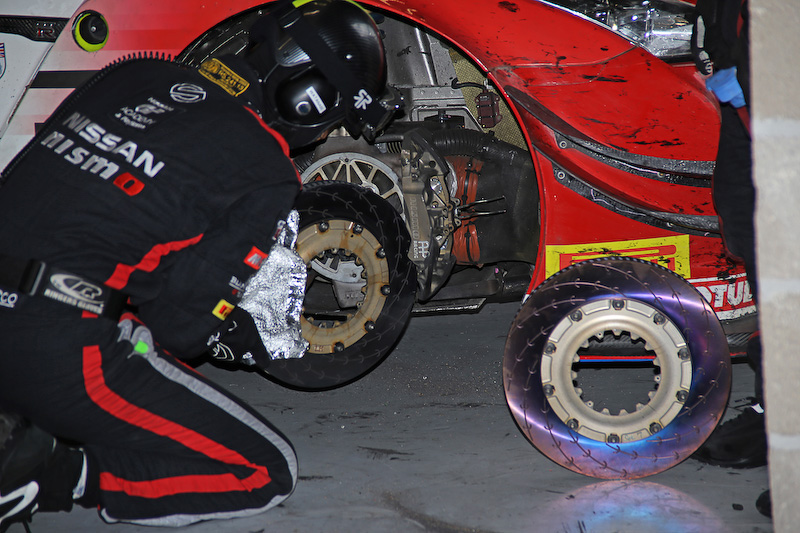 ブレーキまわりを交換するNISSAN GT-R NISMO GT3（23号車）