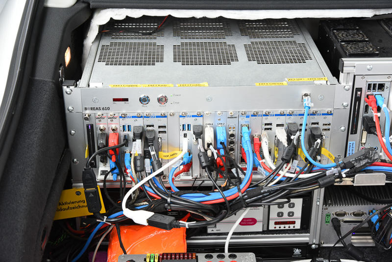 自動運転用のPC