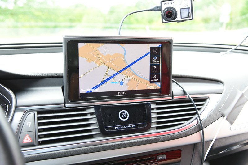 自動運転可能表示は、メーターパネル、ナビ画面、ナビ画面下の専用ディスプレイなどに表示される