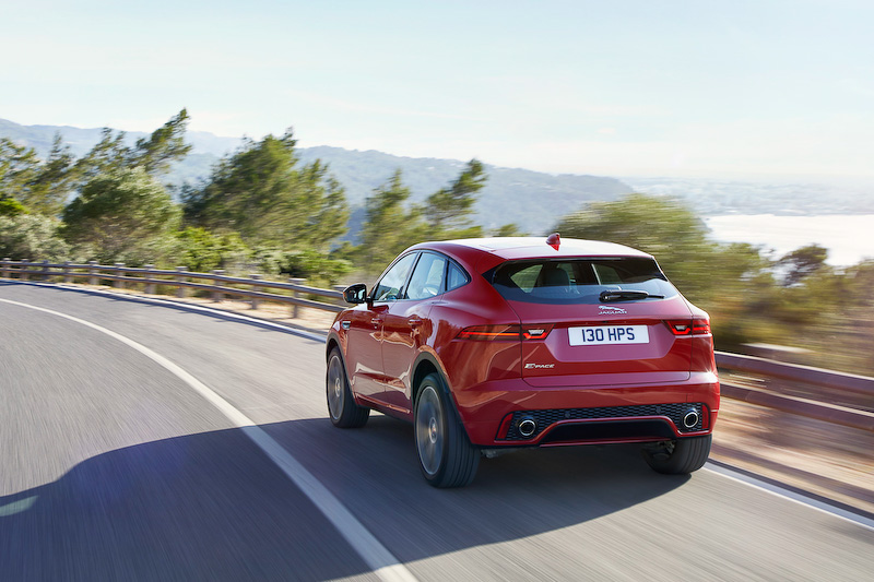 Fペイスのボディサイズは4395×1984×1649mm（全長×全幅×全高。全幅はドアミラーを畳んだ状態での幅）、ホイールベースは2681mm