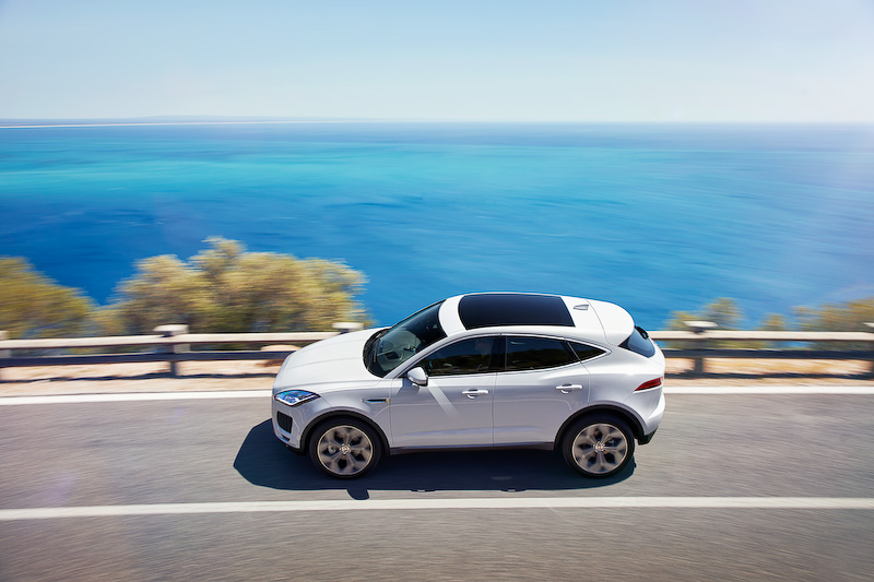 Fペイスのボディサイズは4395×1984×1649mm（全長×全幅×全高。全幅はドアミラーを畳んだ状態での幅）、ホイールベースは2681mm