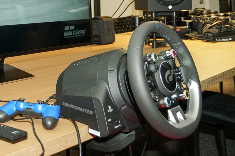 「グランツーリスモSPORT」に公式対応したステアリングコントローラー「Thrustmaster T-GT」