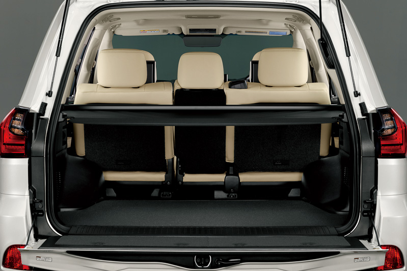 追加された「5人乗り仕様」のラゲッジスペース