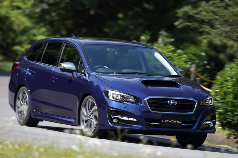 大幅改良がなされて“D型”となったレヴォーグ。試乗車の「1.6GT-S EyeSight」のボディサイズは4690×1780×1500mm（全長×全幅×全高）で、ホイールベースは2650mm、最低地上高は145mm。最高出力125kW（170PS）/4800-5600rpm、最大トルク250Nm（25.5kgm）/1800-4800rpmを発生する水平対向4気筒DOHC 1.6リッターエンジンを搭載し、CVT（リニアトロニック）を組み合わせる