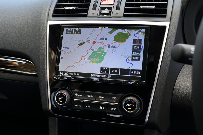 センタークラスターは8インチのナビゲーションが装着可能となる