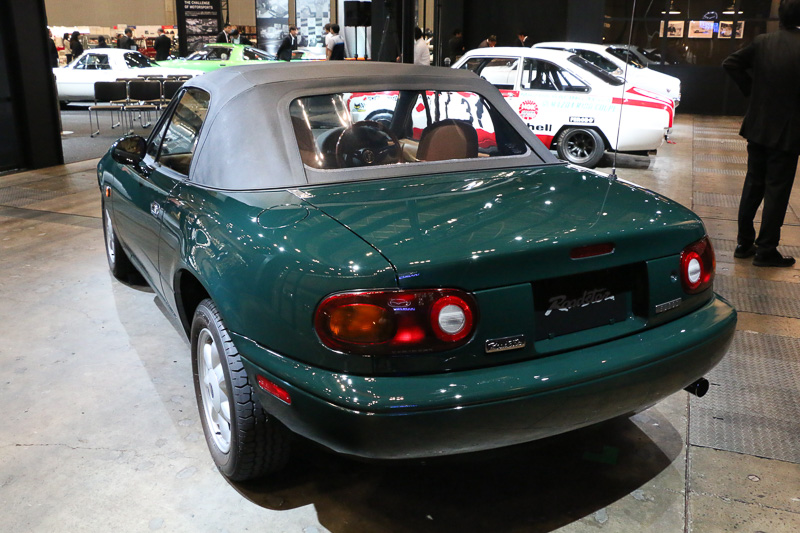 展示されているのはレストアのトライアルを行なった車両で、1990年式NA型ロードスターのVスペシャル