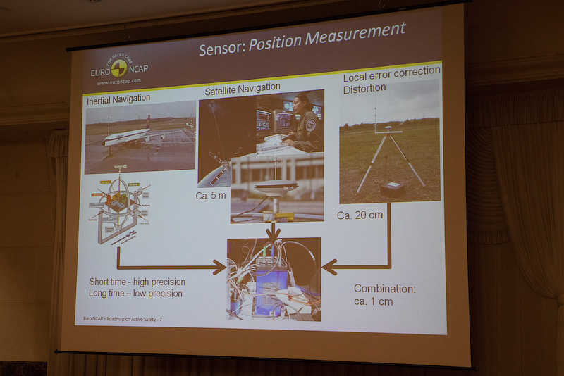 精度の高いテストを行なうために、ドライビングロボットをはじめさまざまな機器を使う。テストドライバーが行なっているのではないのだ