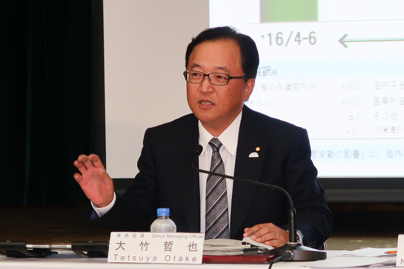決算内容を解説するトヨタ自動車株式会社 常務役員 大竹哲也氏