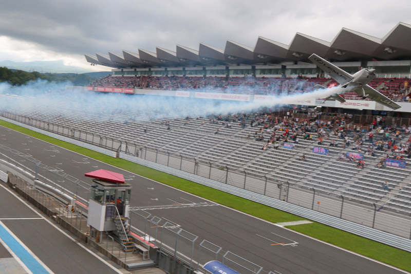 室屋義秀選手の飛行写真