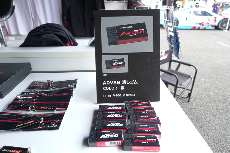 消しゴムも販売中