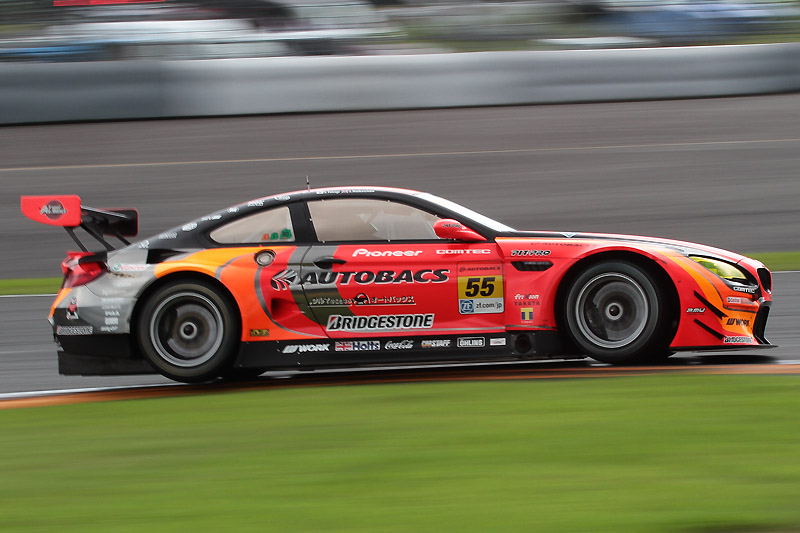 GT300クラスを優勝した55号車 ARTA BMW M6 GT3（高木真一/ショーン・ウォーキンショー組、BS）