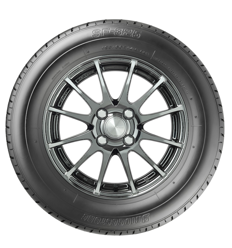 往年のロードスターファンの期待に応えるため、外観を再現しただけでなく乗り味にもこだわったタイヤに仕上がっているという