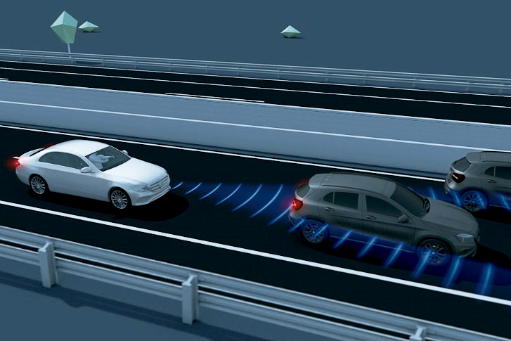 「アクティブディスタンスアシスト・ディストロニック」は停止後30秒以内なら、先行車が再発進したときに自動的に追従走行を再開する「自動再発進機能」を新設定