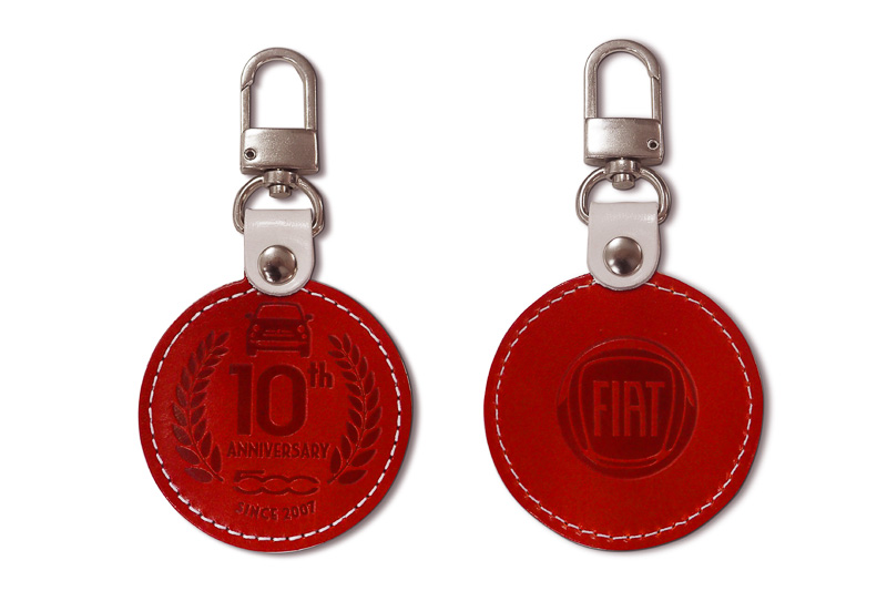 10th Anniversaryキーリングはレザー製
