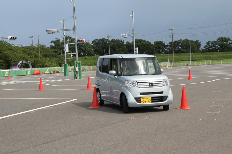 敷地内で行なわれた実車訓練の様子